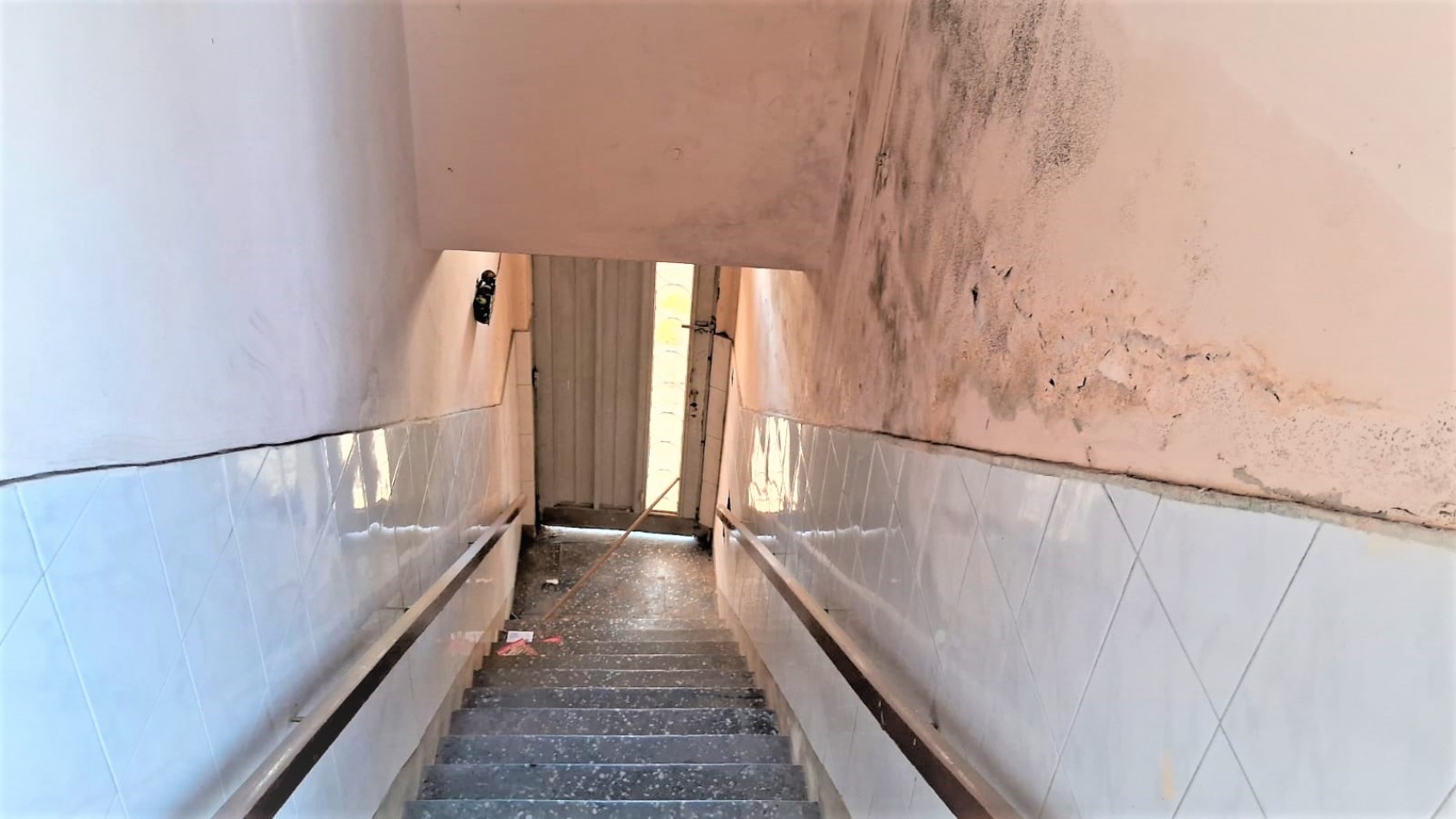 CASA CON LOCAL, 1 PH Y 2 COCHERAS EN VENTA EN LA TABLADA  NUEVO PRECIO!