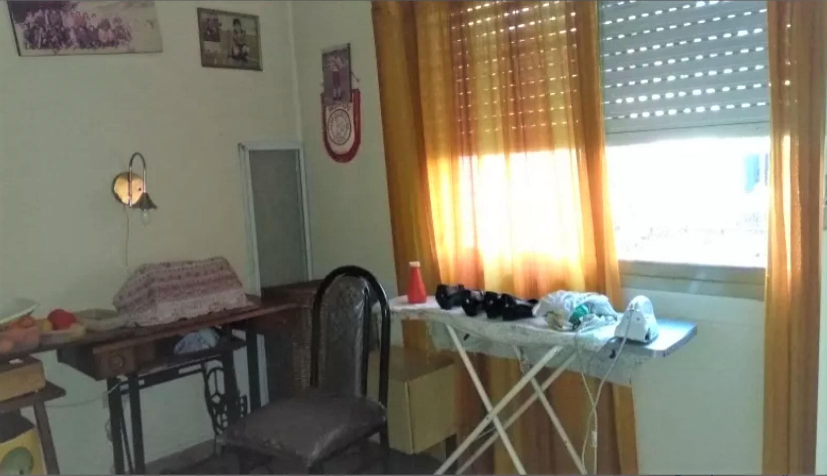 Casa en linda zona de Villa Luzuriaga, de tres ambientes sobre lote propio.