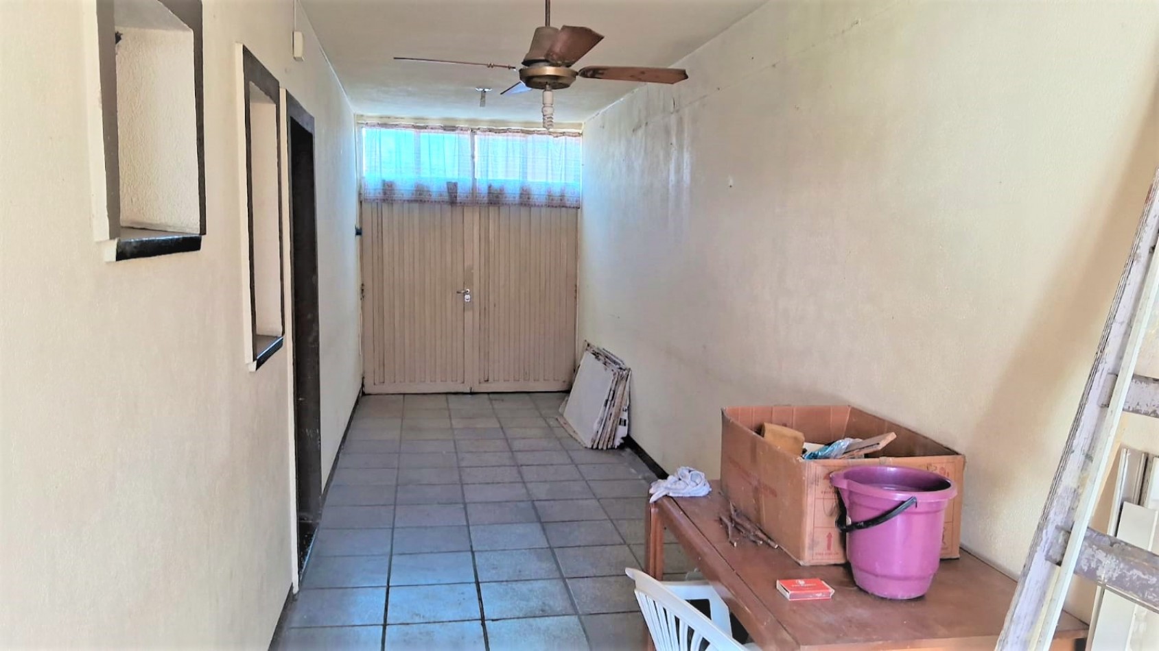 Casa en linda zona de Villa Luzuriaga, de tres ambientes sobre lote propio.