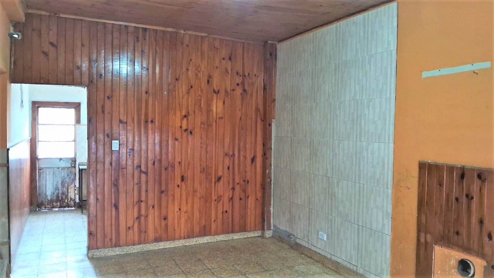 LOCAL, CASA, TALLER o DEPOSITO SOBRE LOTE PROPIO EN MORON PERMUTA