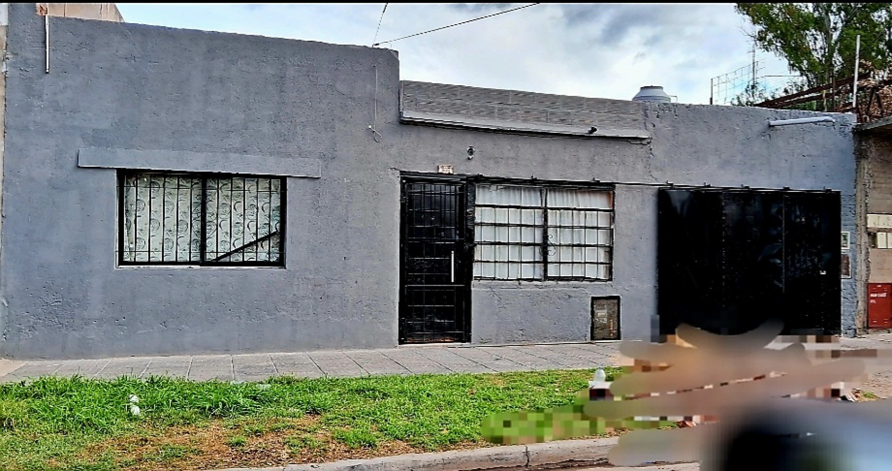 GALPON, LOCAL  o DEPOSITO/ TALLER,  EN MORON. SE VENDE CON RENTA