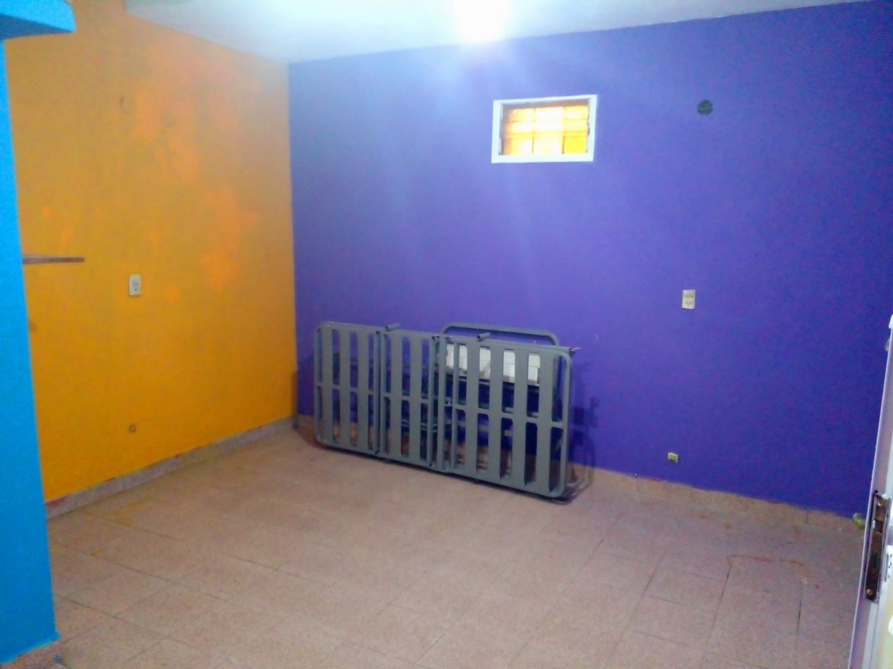 casa de 5 ambientes, en Isidro Casanova.