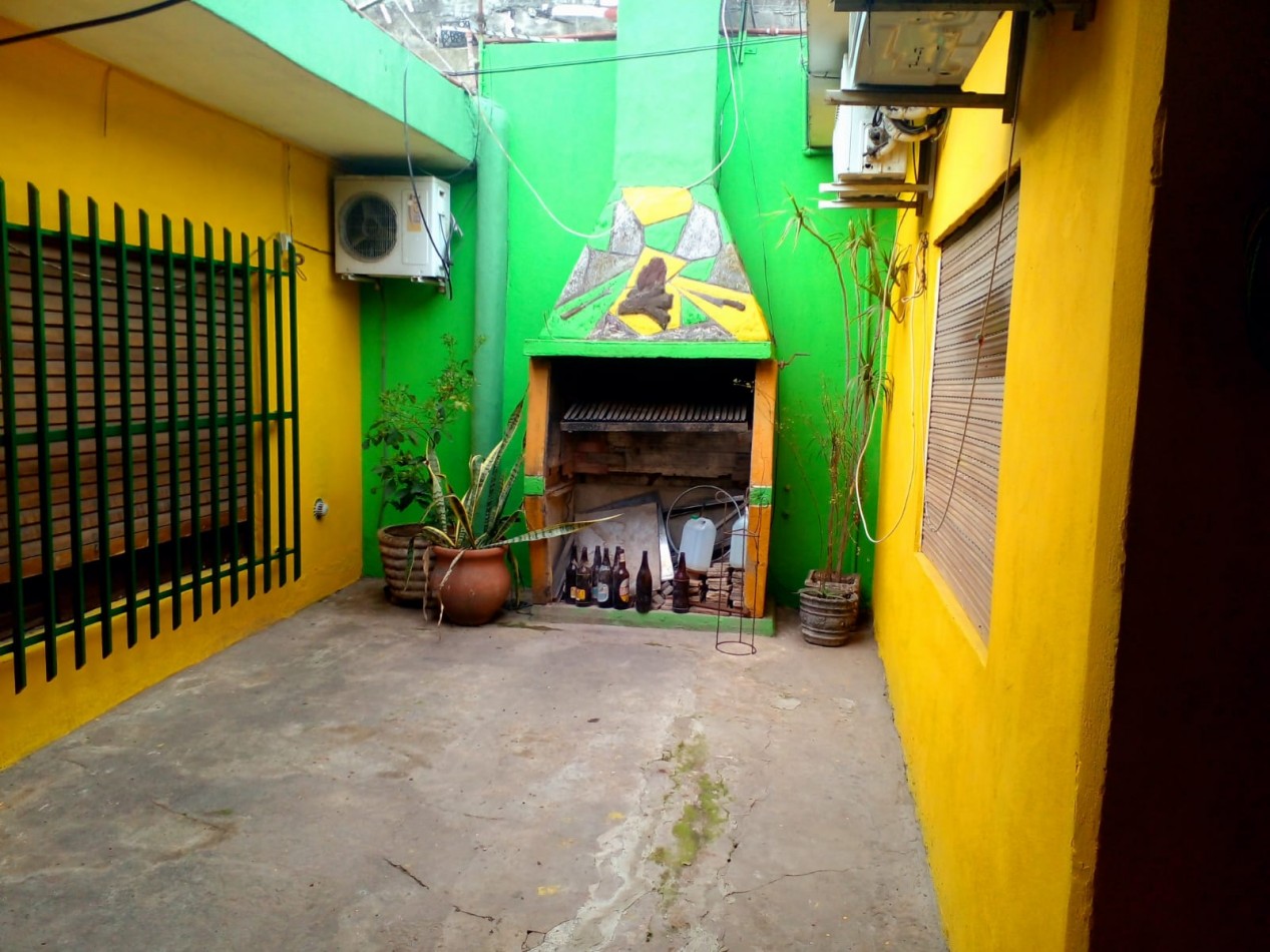 casa de 5 ambientes, en Isidro Casanova.
