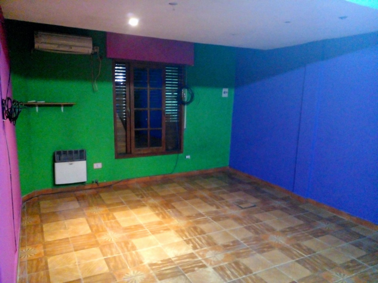 casa de 5 ambientes, en Isidro Casanova.