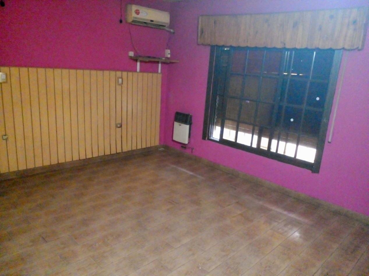 casa de 5 ambientes, en Isidro Casanova.