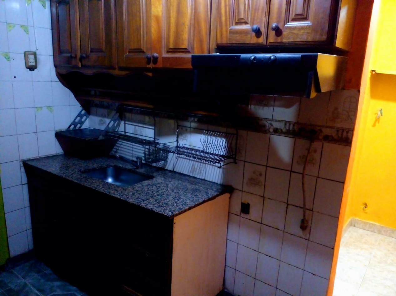 casa de 5 ambientes, en Isidro Casanova.
