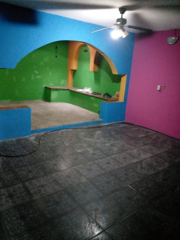 casa de 5 ambientes, en Isidro Casanova.