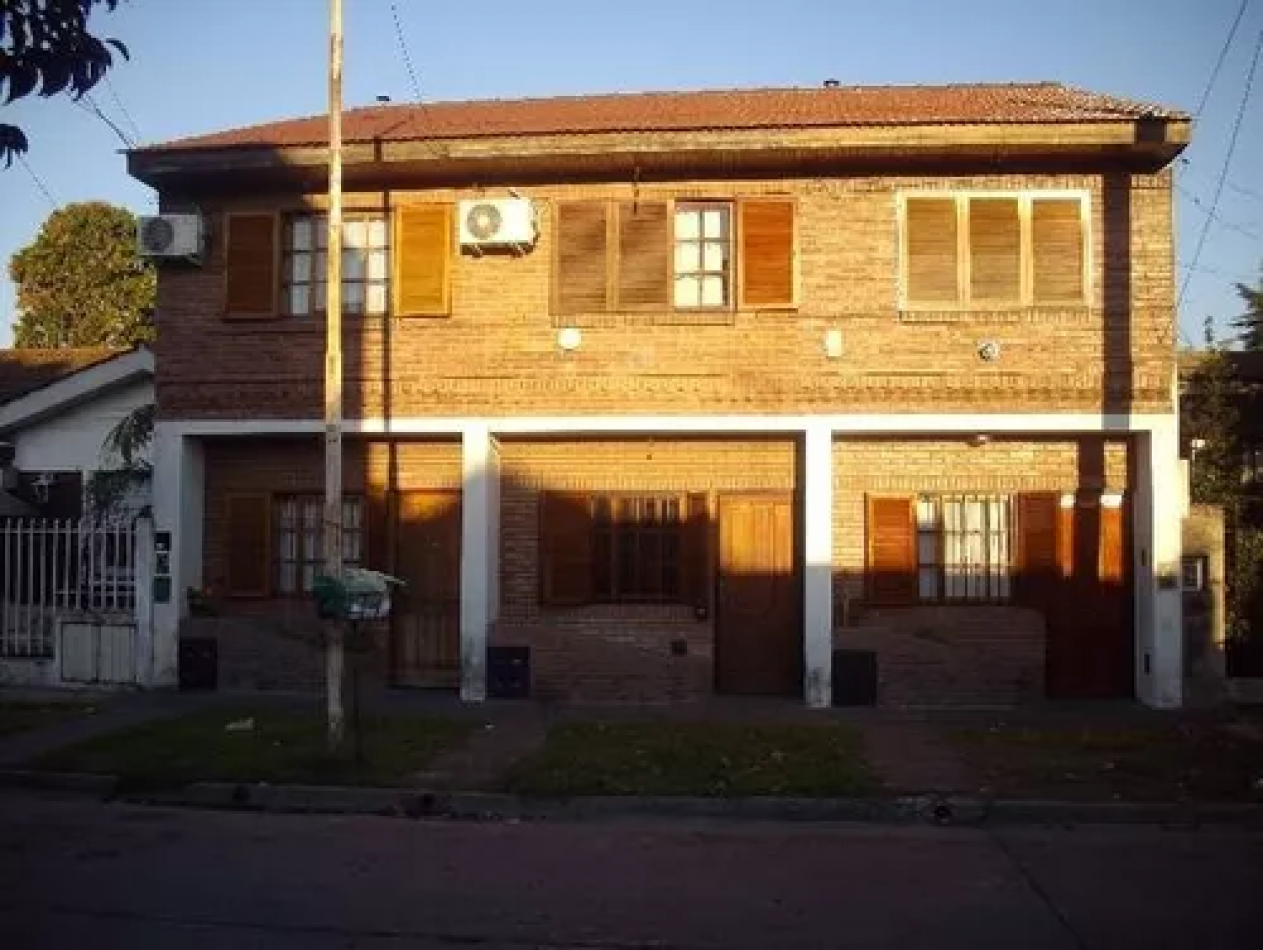 Venta duplex de 3 ambientes en lomas del mirador.