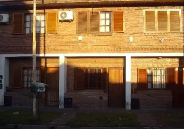 Venta duplex de 3 ambientes en lomas del mirador.