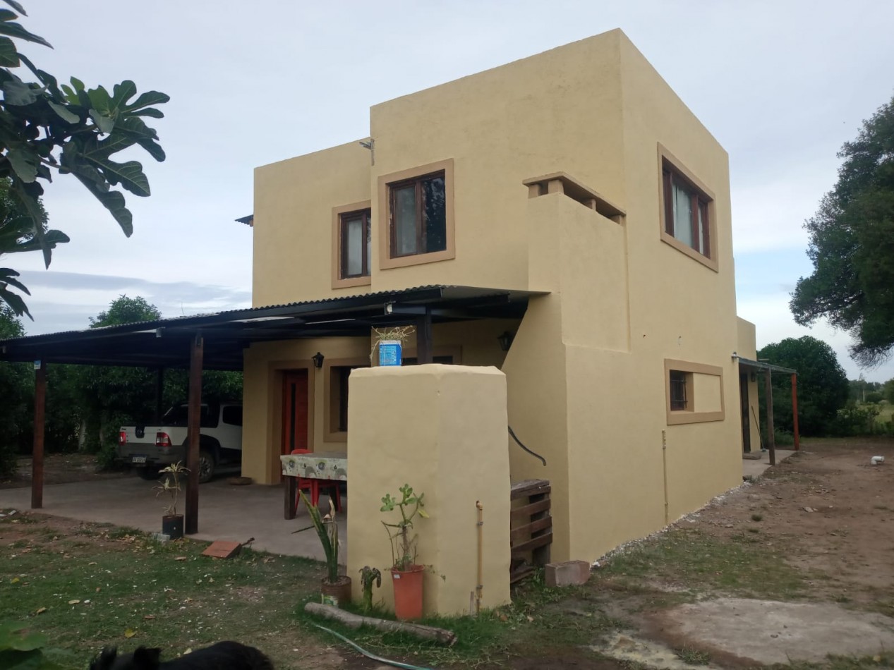 CASA DE CAMPO RECICLADA A NUEVO .