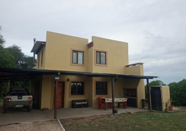 CASA DE CAMPO RECICLADA A NUEVO .