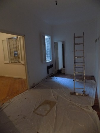 DEPARTAMENTO DE 3 AMBIENTES CON DEPENDENCIA DE SERVICIO, 1o PISO, BARRIO DE ONCE.