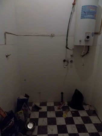 DEPARTAMENTO DE 3 AMBIENTES CON DEPENDENCIA DE SERVICIO, 1o PISO, BARRIO DE ONCE.