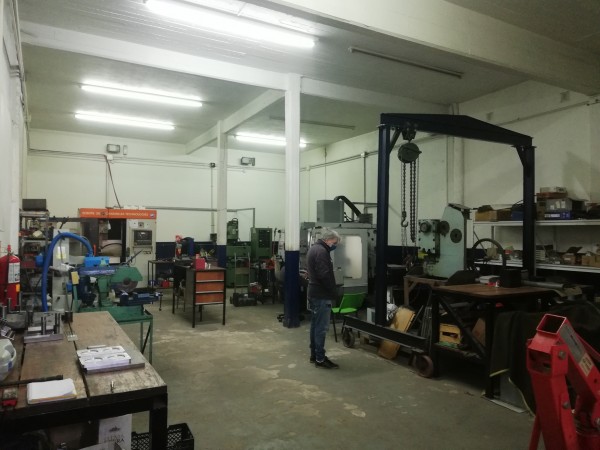GALPON DE150 M2,  CON OFICINA Y VESTUARIOS, LANUS OESTE