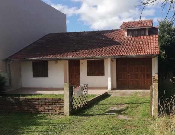 CHALET 4 AMBIENTES, 100 M2, CON FONDO LIBRE, SANTA CLARA DEL MAR.