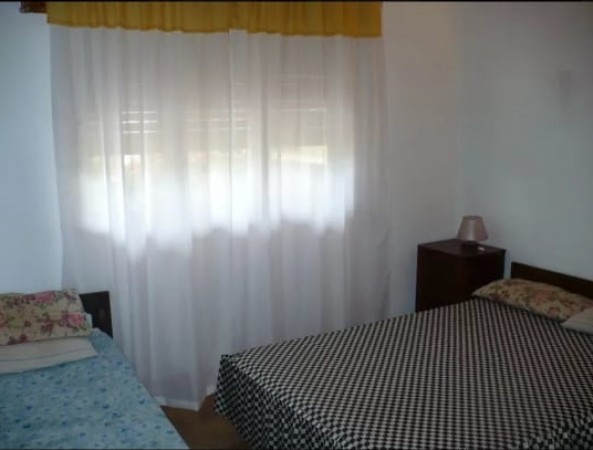 CHALET 4 AMBIENTES, 100 M2, CON FONDO LIBRE, SANTA CLARA DEL MAR.