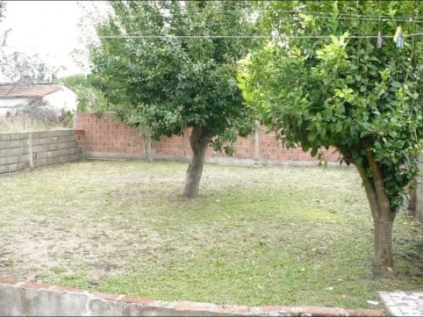 CHALET 4 AMBIENTES, 100 M2, CON FONDO LIBRE, SANTA CLARA DEL MAR.