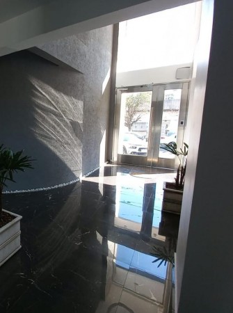 DEPARTAMENTO SEMIPISO AL FRENTE DE 2 AMBIENTES, 4 PISO, 57 M2. EXCELENTE UBICACION.