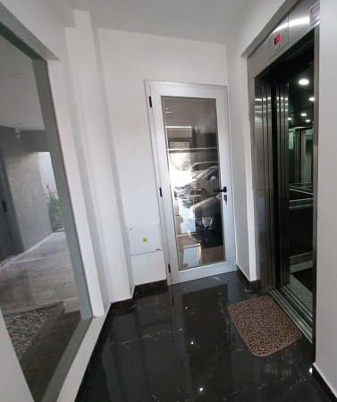 DEPARTAMENTO SEMIPISO AL FRENTE DE 2 AMBIENTES, 4 PISO, 57 M2. EXCELENTE UBICACION.