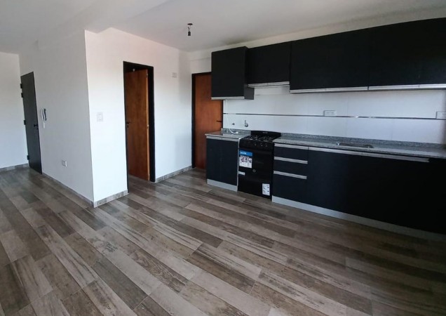 DEPARTAMENTO SEMIPISO AL FRENTE DE 2 AMBIENTES, 4 PISO, 57 M2. EXCELENTE UBICACION.