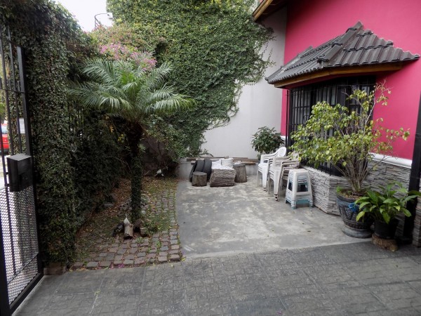 CHALET DE 4 AMBIENTES DESARROLLADO EN 2 PLANTAS. EXCELENTE ESTADO.