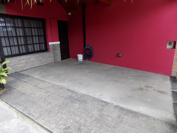 CHALET DE 4 AMBIENTES DESARROLLADO EN 2 PLANTAS. EXCELENTE ESTADO.