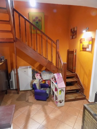 CHALET DE 4 AMBIENTES DESARROLLADO EN 2 PLANTAS. EXCELENTE ESTADO.