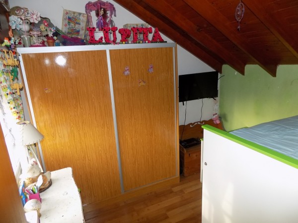 CHALET DE 4 AMBIENTES DESARROLLADO EN 2 PLANTAS. EXCELENTE ESTADO.