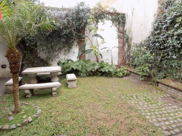 CHALET DE 4 AMBIENTES DESARROLLADO EN 2 PLANTAS. EXCELENTE ESTADO.