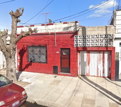 LOTE CON VIVIENDA DE 8,66M X 56,20M, SALIDA A DOS CALLES, AV. REMEDIOS DE ESCALADA Y TUYUTI. LANUS OESTE.