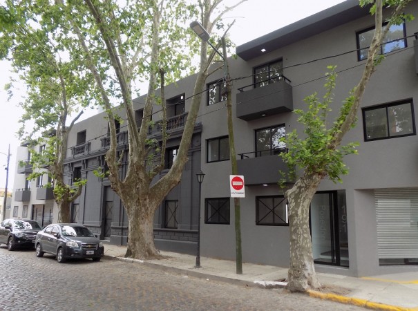 DEPARTAMENTO 2 AMBIENTES AL FRENTE CON PATIO. PLANTA BAJA, DTO A, 58M2. TEMPERLEY.