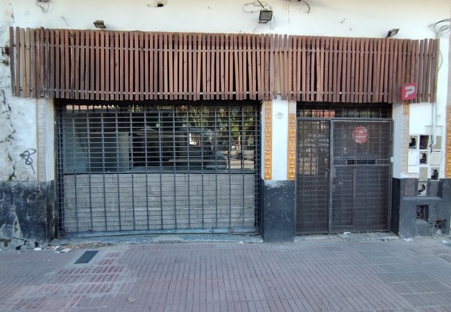 LOCAL COMERCIAL 65M2, A METROS DE LA ESQUINA, EXCELENTE UBICACION, LANUS OESTE.