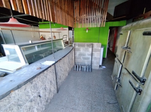 LOCAL COMERCIAL 65M2, A METROS DE LA ESQUINA, EXCELENTE UBICACION, LANUS OESTE.