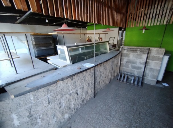 LOCAL COMERCIAL 65M2, A METROS DE LA ESQUINA, EXCELENTE UBICACION, LANUS OESTE.