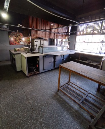 LOCAL COMERCIAL 65M2, A METROS DE LA ESQUINA, EXCELENTE UBICACION, LANUS OESTE.
