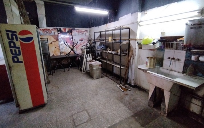 LOCAL COMERCIAL 65M2, A METROS DE LA ESQUINA, EXCELENTE UBICACION, LANUS OESTE.