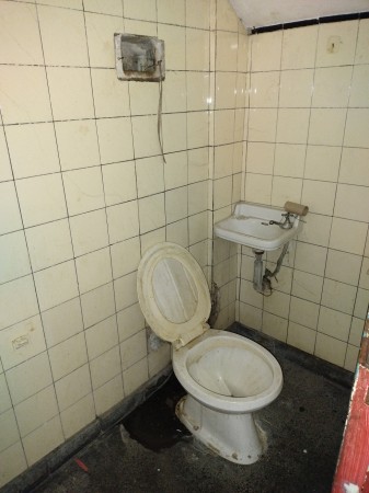 LOCAL COMERCIAL 65M2, A METROS DE LA ESQUINA, EXCELENTE UBICACION, LANUS OESTE.