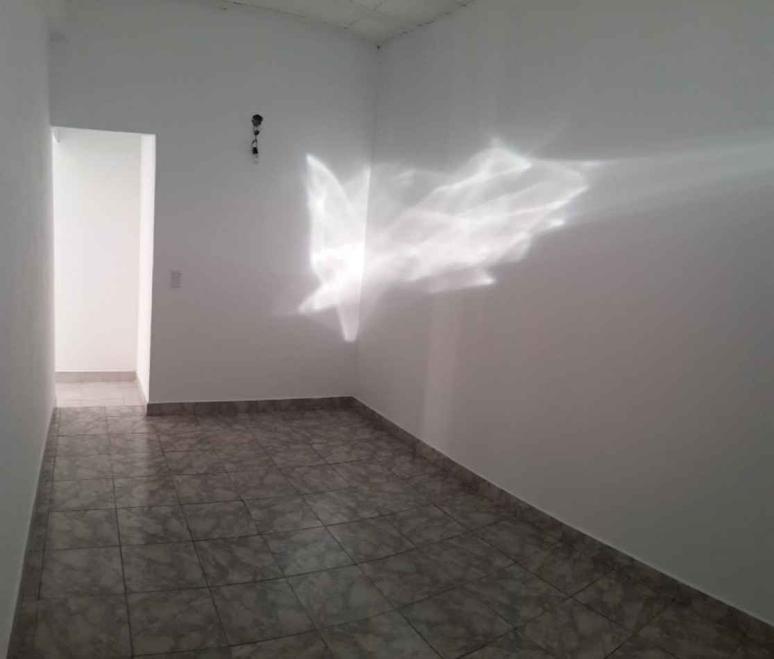 PH EN PLANTA BAJA AL FRENTE DE 3 AMBIENTES, CON PATIO Y GARAGE. 86M2. LLAVALLOL.