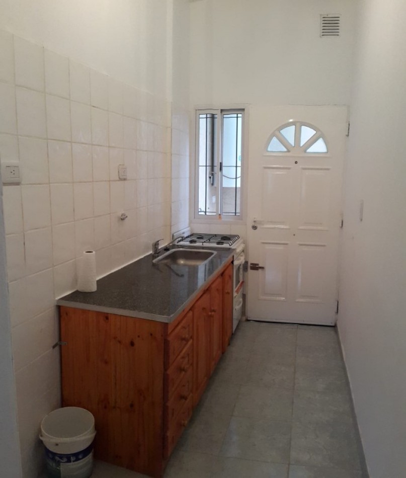 PH DE 3 AMBIENTES EN PLANTA BAJA AL FRENTE CON PATIO. 73M2. LLAVALLOL.