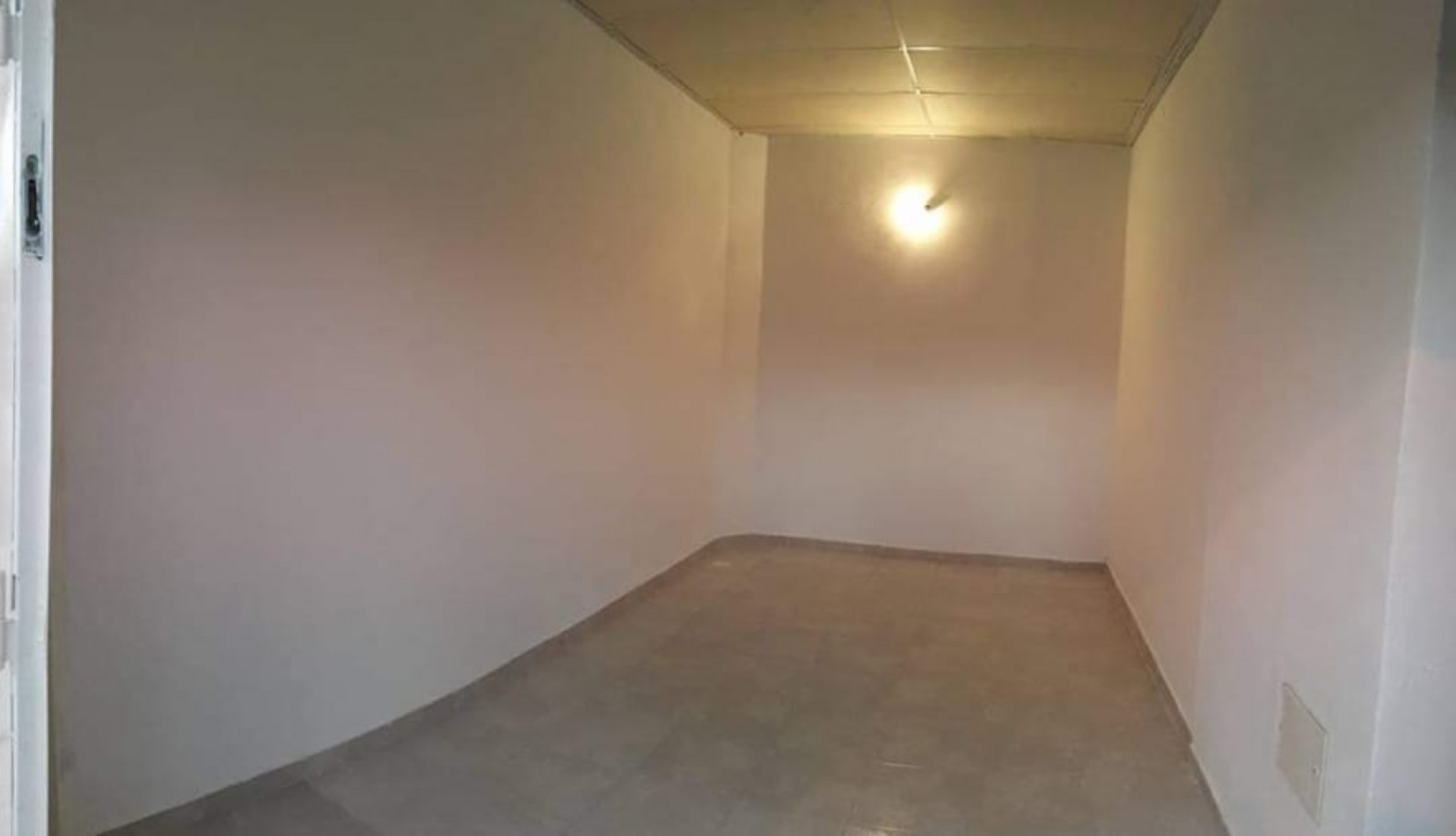 PH TIPO CASA DE 3 AMBIENTES EN PRIMER PISO AL FRENTE CON PATIO, BALCON Y COCHERA CUBIERTA. 99M2. LLAVALLOL.