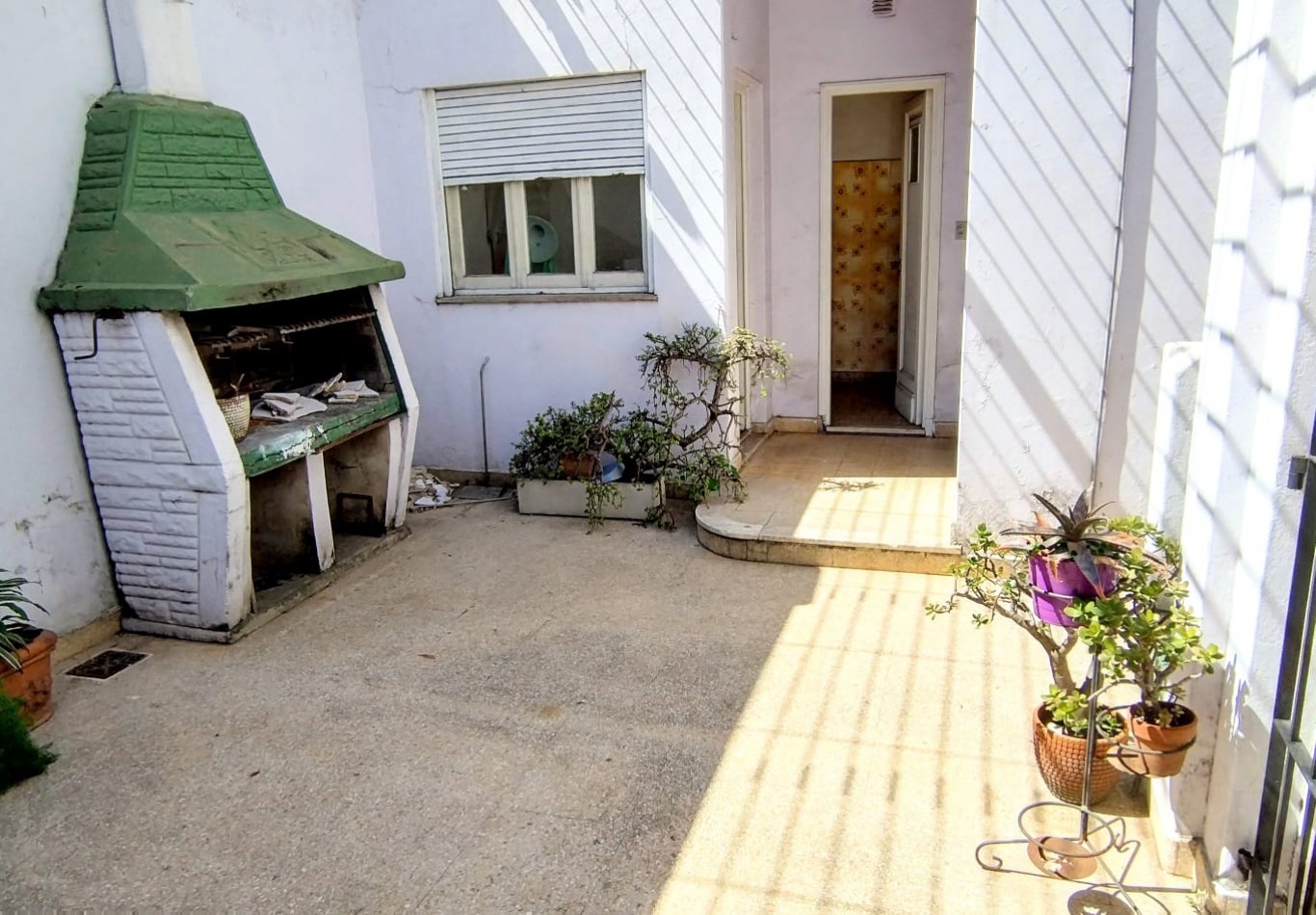 CASA DE 4 AMBIENTES MAS DEPARTAMENTO AL FONDO, PIÑEYRO, AVELLANEDA.