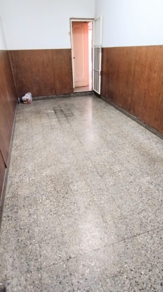 CASA DE 4 AMBIENTES MAS DEPARTAMENTO AL FONDO, PIÑEYRO, AVELLANEDA.