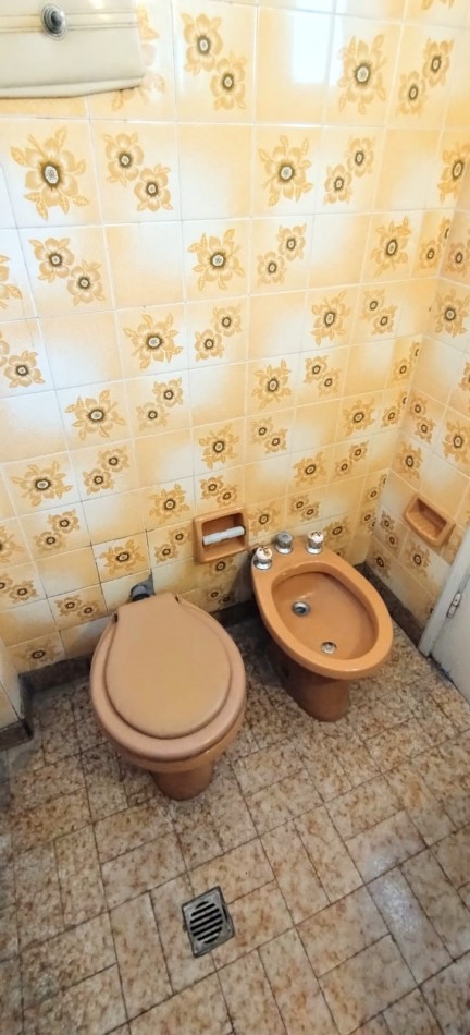 CASA DE 4 AMBIENTES MAS DEPARTAMENTO AL FONDO, PIÑEYRO, AVELLANEDA.