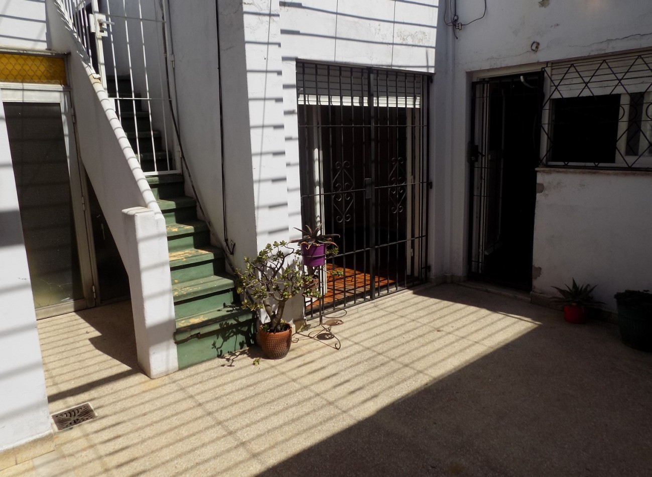 CASA DE 4 AMBIENTES MAS DEPARTAMENTO AL FONDO, PIÑEYRO, AVELLANEDA.