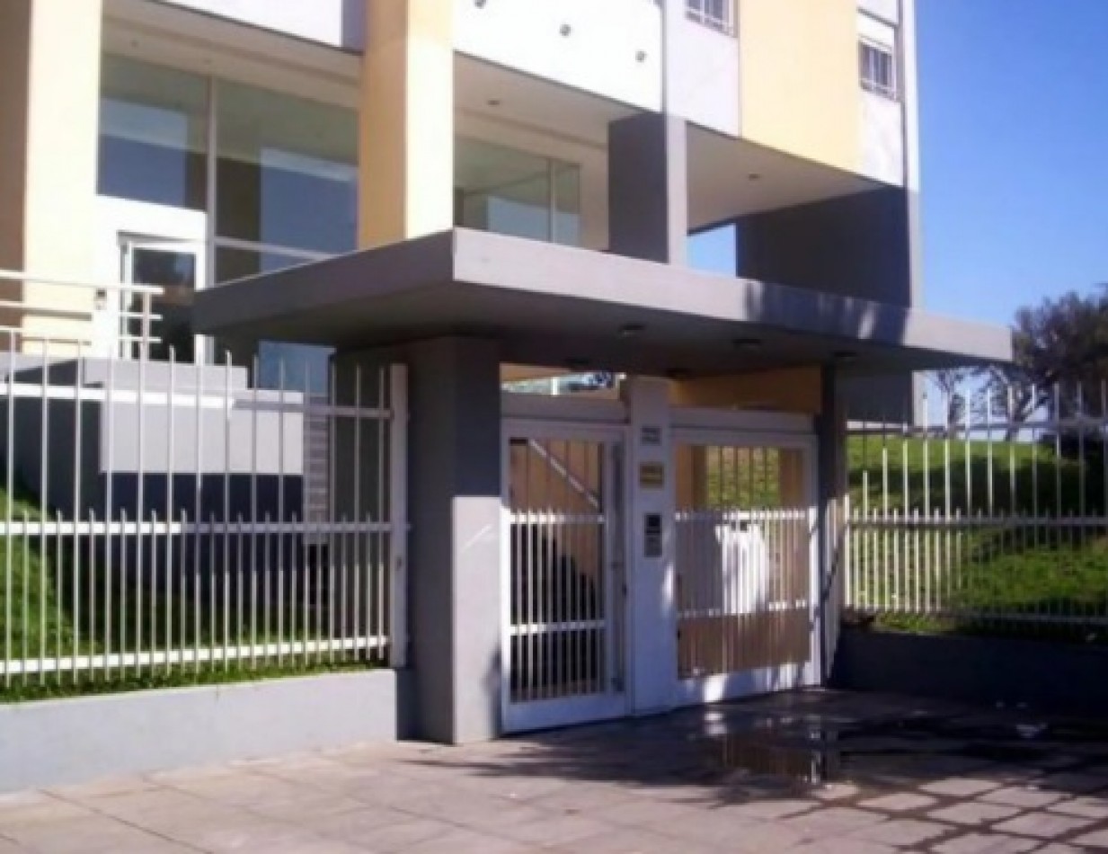 Departamento de 3 ambientes, piso 14, con cochera cubierta. Torres Pueyrredon. 