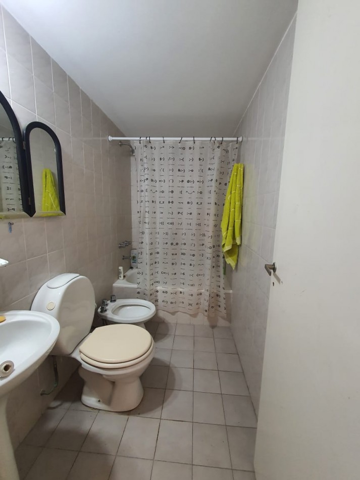 Departamento de 3 ambientes, piso 14, con cochera cubierta. Torres Pueyrredon. 