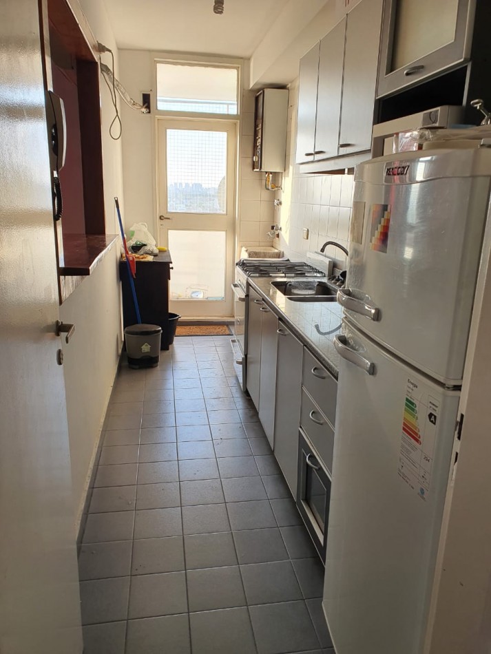 Departamento de 3 ambientes, piso 14, con cochera cubierta. Torres Pueyrredon. 