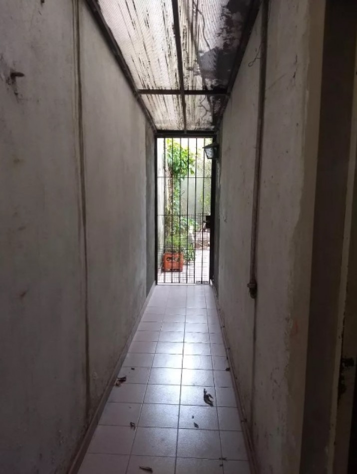 CASA DE 3 AMBIENTES, SOBRE LOTE DE 8.66M X 17,32M. EXCELENTE UBICACION.