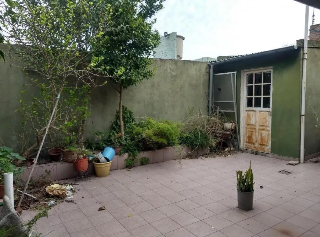 CASA DE 3 AMBIENTES, SOBRE LOTE DE 8.66M X 17,32M. EXCELENTE UBICACION.