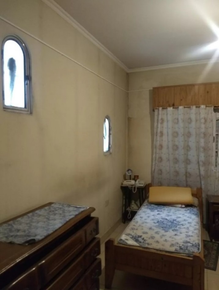 CASA DE 3 AMBIENTES, SOBRE LOTE DE 8.66M X 17,32M. EXCELENTE UBICACION.